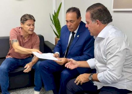 Paulo Duarte entrega presid&ecirc;ncia do PSB e encaminha filia&ccedil;&atilde;o ao PSDB