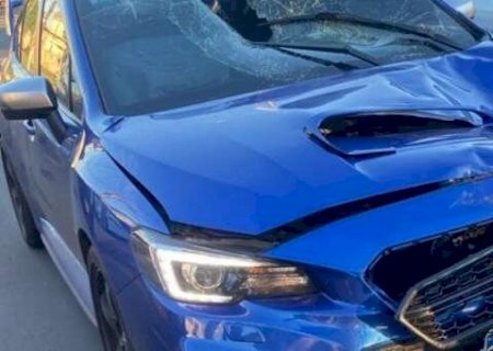 Motociclista morre ap&oacute;s sair de cal&ccedil;ada e ser atingido por carro