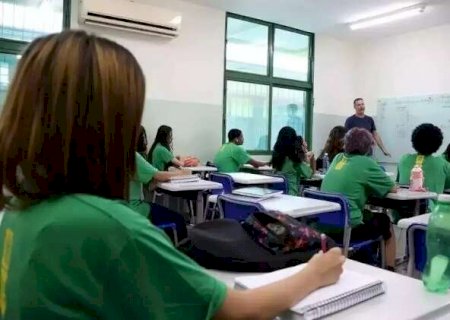 Professor de MS demora 30 anos para chegar ao topo da carreira, aponta estudo