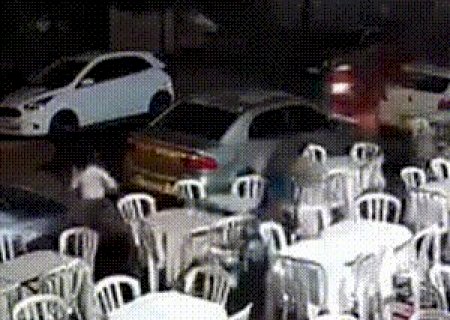 C&acirc;mera flagra momento em que menino &eacute; atropelado no Jardim Botafogo