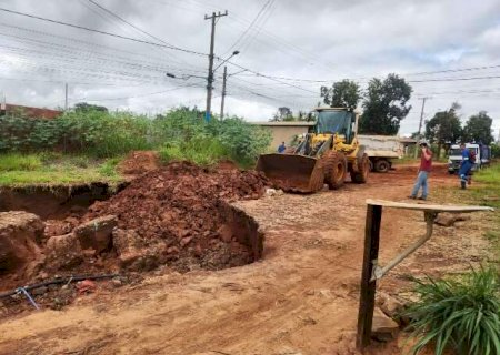 Fios de internet s&atilde;o cortados durante obra para fechar cratera no Noroeste