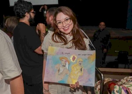 Prima distante fez arte e &aacute;rvore geneal&oacute;gica para dar a Ney Matogrosso