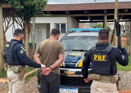 Homem &eacute; morto a facadas e suspeitos s&atilde;o presos horas depois em MS e no PR