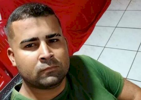 Homem de capacete invade casa, escala parede e executa rapaz a tiros