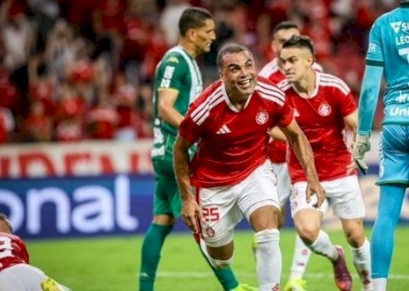 Internacional vence Chapecoense por 2 a 0 e deixa zona de rebaixamento