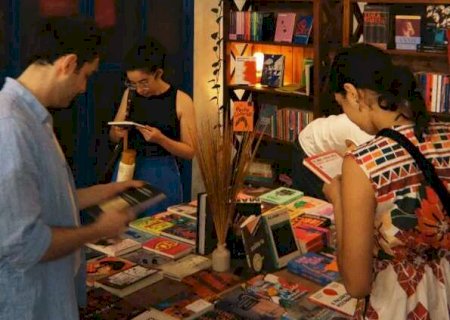 Apoio coletivo arrecada R$ 34 mil e "salva" livraria aut&ocirc;noma