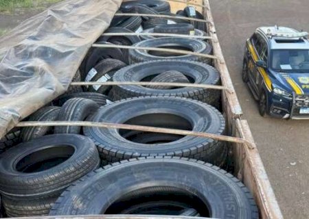 Motorista &eacute; preso com carga de pneus contrabandeados avaliada em R$ 450 mil