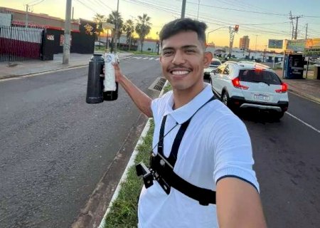 Mec&acirc;nico acredita na honestidade e libera caf&eacute; fiado no sem&aacute;foro