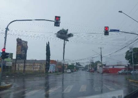 Chuva retorna a Campo Grande com alerta de tempestade e ventos de at&eacute; 100 km/h