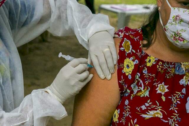 Corumb&aacute; refor&ccedil;a vacina&ccedil;&atilde;o durante ponto facultativo e feriado