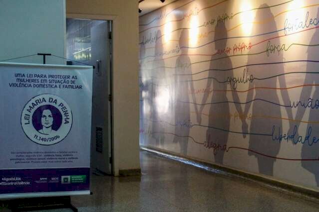 Crian&ccedil;as pedem socorro a vizinhos e pol&iacute;cia prende porteiro por c&aacute;rcere privado