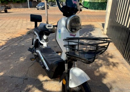 Ciclista de 59 anos morre ap&oacute;s colidir com caminh&atilde;o estacionado