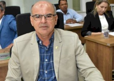 Licenciado, vereador mant&eacute;m sal&aacute;rio do MP e recebe mais de R$ 100 mil