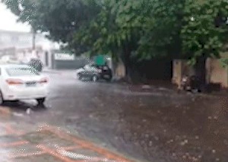 Chuva chega a Campo Grande ap&oacute;s calor e muda tempo nesta sexta-feira
