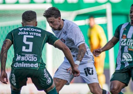 Chapecoense sofre empate nos acr&eacute;scimos contra o Vit&oacute;ria na Arena Cond&aacute;