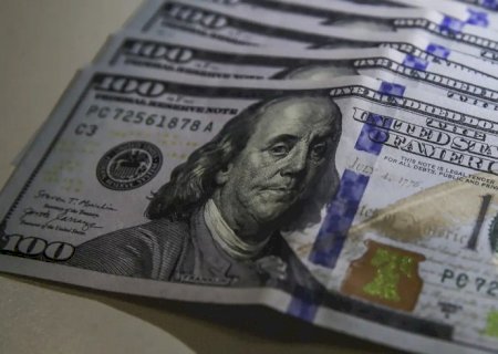 Dólar volta a R$ 5, e bolsa cai com tensão no Oriente Médio