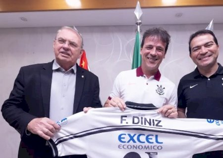 Fernando Diniz assume o Corinthians ap&oacute;s demiss&atilde;o de Dorival J&uacute;nior