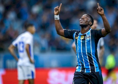 Gr&ecirc;mio vence Confian&ccedil;a com vantagem num&eacute;rica na Copa do Brasil