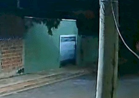 Policiais que atiraram em rapaz pelas costas s&atilde;o presos