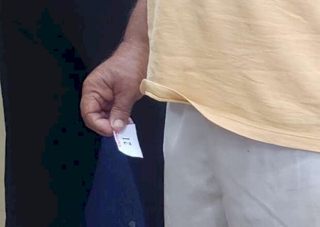 Hor&aacute;rios divergentes e distribui&ccedil;&atilde;o de senha frustram procura por vacina