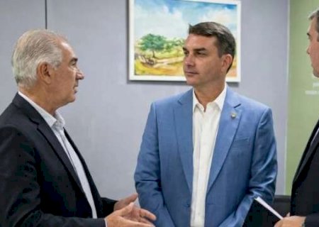Fl&aacute;vio Bolsonaro vai assistir at&eacute; show em visita a Campo Grande