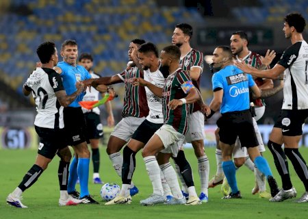 Allan, do Corinthians, é denunciado ao STJD por gesto obsceno e pode pegar gancho de até seis jogos