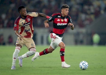Carrascal perde gol inacreditável na vitória do Flamengo sobre o Independiente Medellín; veja