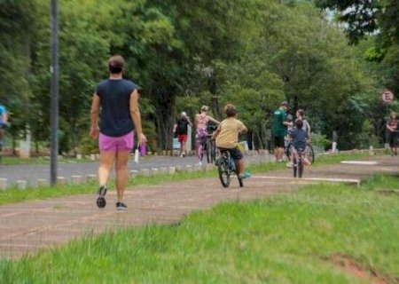 Espa&ccedil;os p&uacute;blicos viram destino de quem fica na cidade na folga de Semana Santa