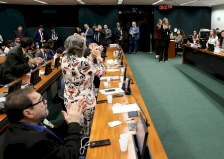 CCJ aprova admissibilidade de propostas que acabam com escala 6x1