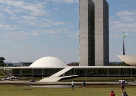 Alcolumbre fatia votação do PL da Dosimetria; governo denuncia manobra
