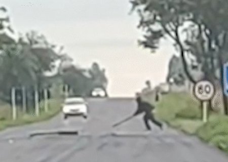 Ind&iacute;genas invadem fazenda e tentam bloquear MS-156 em Amambai