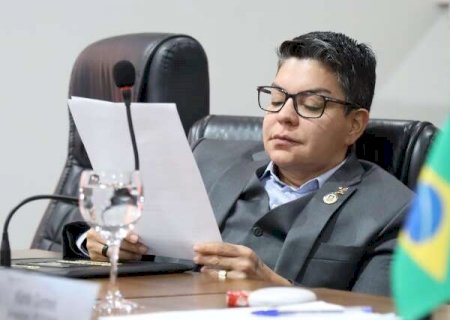 Vereadora passa por cirurgia para desobstruir art&eacute;ria e segue internada no CTI