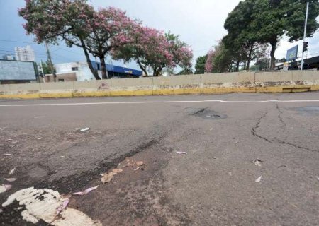Asfalto &ldquo;afunda&rdquo; em ponte sobre o Prosa e levanta alerta para acidentes