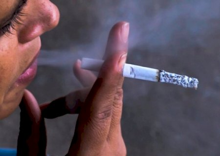 Governo aumenta imposto sobre cigarros para frear alta dos combust&iacute;veis