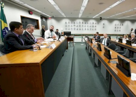 Conselho de Ética adia análise contra deputados por quebra de decoro