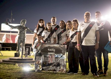 Vasco homenageia Roberto Dinamite antes de partida contra o São Paulo; veja fotos
