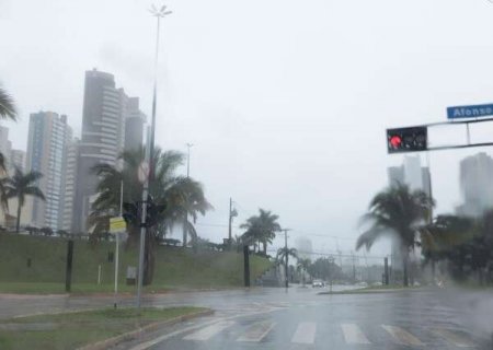 Ap&oacute;s 55 mm de chuva, ciclone pode provocar novos temporais no interior