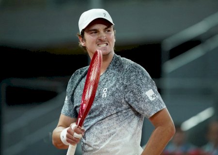 João Fonseca quebra raquete e cai para Rafa Jodar em duelo de jovens pela 3ª rodada do Madrid Open