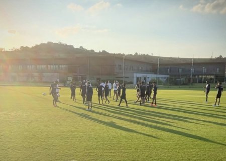 Jürgen Klopp visita centro de treinamento do Bragantino antes de jogo contra o Palmeiras