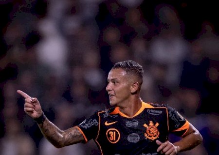Corinthians vence o Platense na estreia de Diniz pela Libertadores