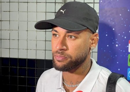 Neymar desconversa sobre futuro no Santos e diz estar chateado: "Faço mais do que deveria"
