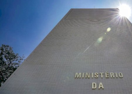 Governo bloqueia R$ 22,1 bi do Orçamento de 2026