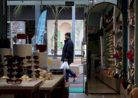 Dia Livre de Impostos tem t&ecirc;nis, roupas, m&oacute;veis e at&eacute; &oacute;culos com pre&ccedil;o menor