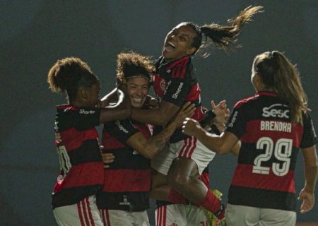 Cristiane decide Fla-Flu e Flamengo sobe na tabela do Brasileiro