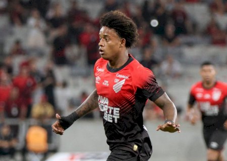 Negociado com o Shakhtar, Bruninho pede para não jogar mais pelo Athletico até transferência