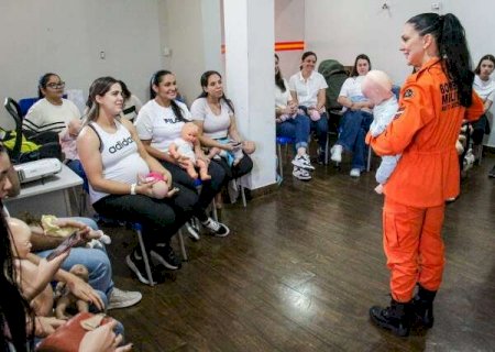 Capacita&ccedil;&atilde;o orienta pais sobre primeiros socorros e desengasgo de beb&ecirc;s