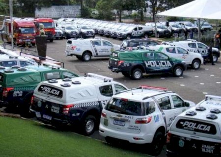 Criminosos fazem PMs ref&eacute;ns durante roubo de caminh&atilde;o oficial do MS em S&atilde;o Paulo