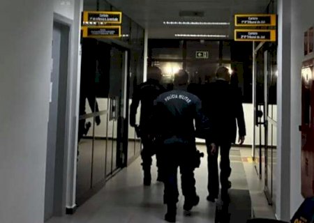 Relatos descrevem "mania de persegui&ccedil;&atilde;o" e preocupa&ccedil;&atilde;o excessiva com seguran&ccedil;a