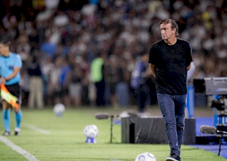 Cuca critica Gabigol e lamenta confusão entre Neymar e Robinho Jr. no Santos: "Não pode passar pano"