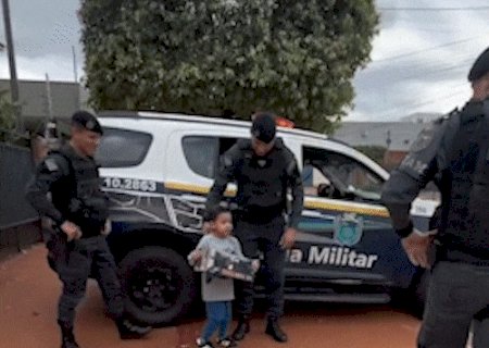 Da janela do hospital, Ben&iacute;cio sonhou com viatura e recebeu surpresa da PM